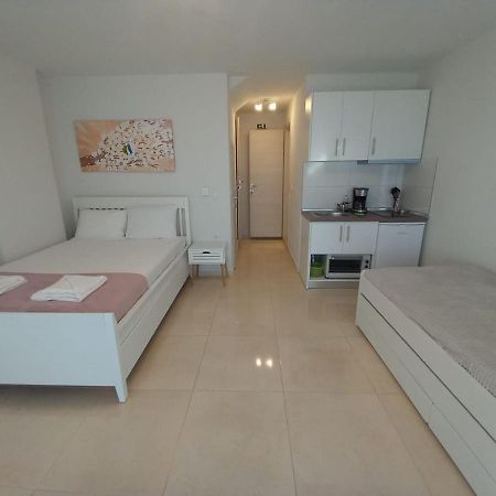 Apartmán Elenis House Néa Péramos Exteriér fotografie