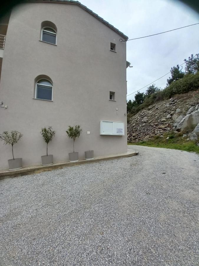 Apartmán Elenis House Néa Péramos Exteriér fotografie